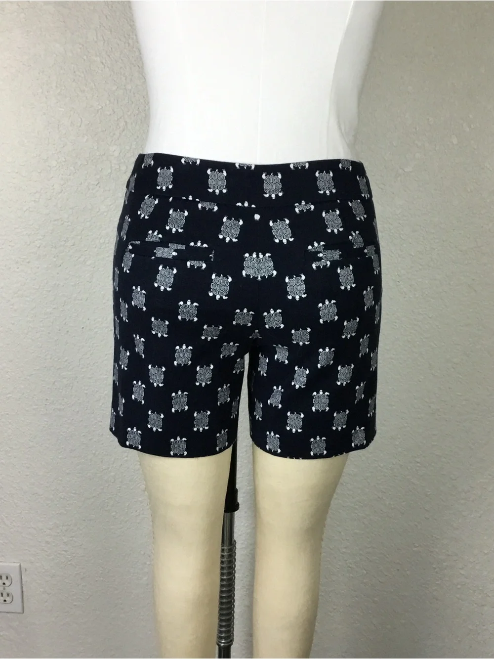 Navy Patterned Cotton Blend Shorts Ann Taylor Womens Size 2 Blue turtle Cotton